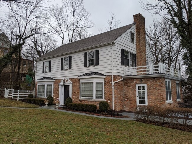 Primary Photo - Spacious Home near Downtown Cincinnati
