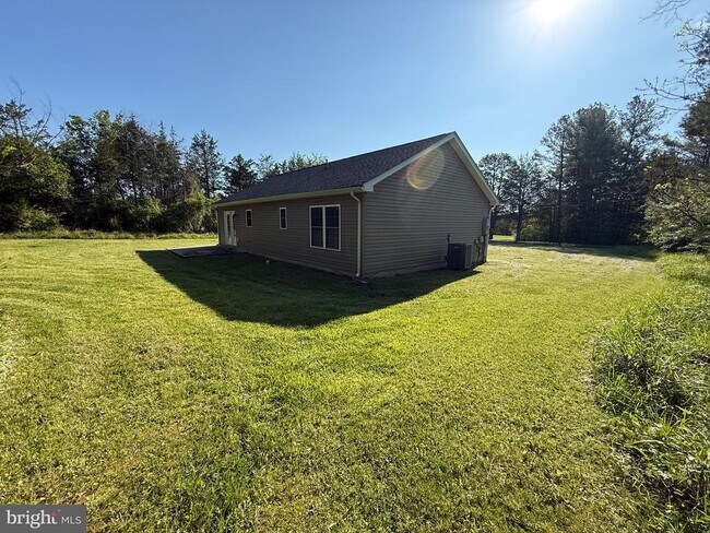 Building Photo - 145 Lake Ridge Rd