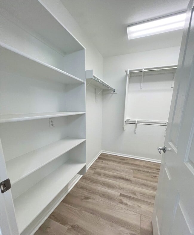 Building Photo - 305 Barrington Farm Ct