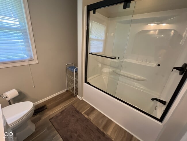 Building Photo - 521 Arthur Dr