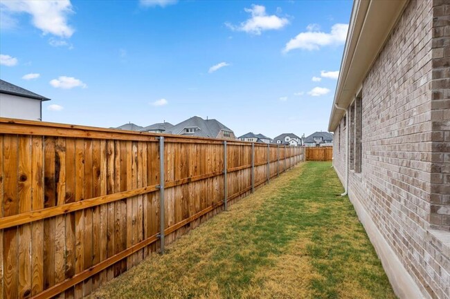 Building Photo - 216 Hollister Dr