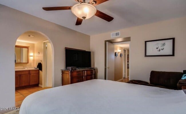 Building Photo - 4936 E Evans Dr