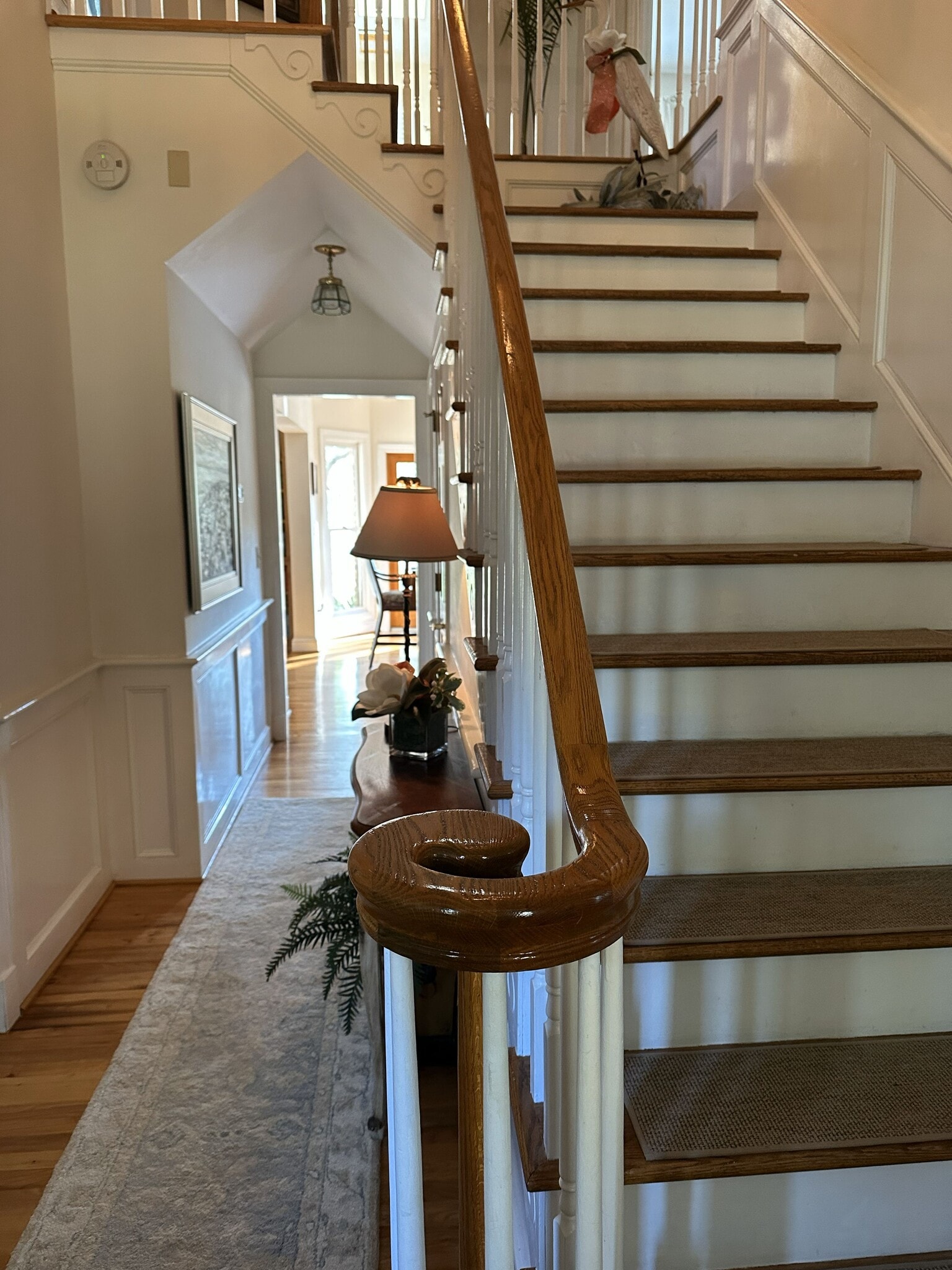 Front Foyer Staircase - 927 blue crab way