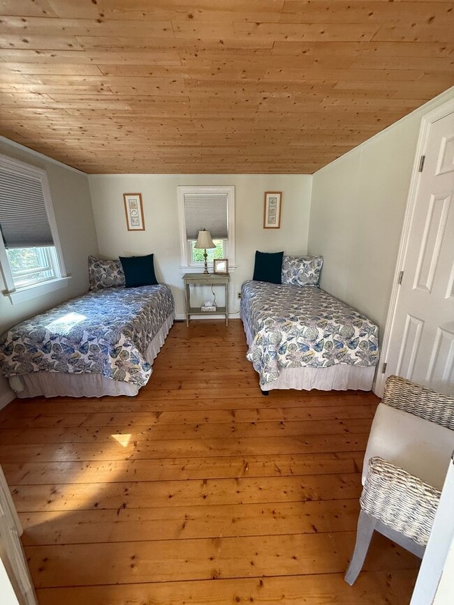 Building Photo - 2 bedroom ,1 bathroom Ranch style home in ...