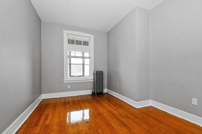 Interior Photo - 6516 S Stony Island Ave
