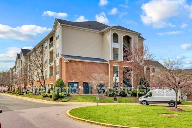 Building Photo - 4854 Eisenhower Ave