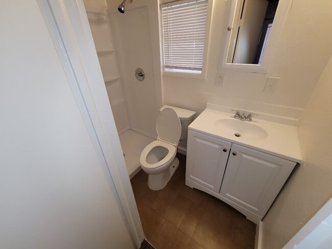 Building Photo - E Crescent Ave