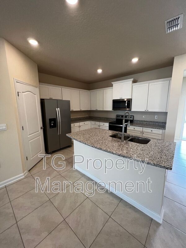 Building Photo - 70 Oarsman Xing Dr