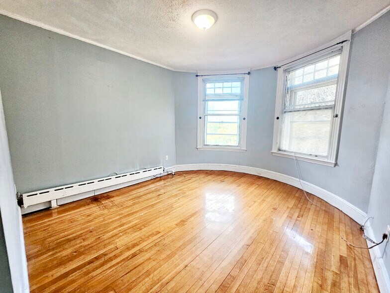 Building Photo - 1793 Beacon St