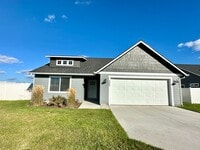 Building Photo - Modern 4 bedroom 2 bathroom home for rent ...