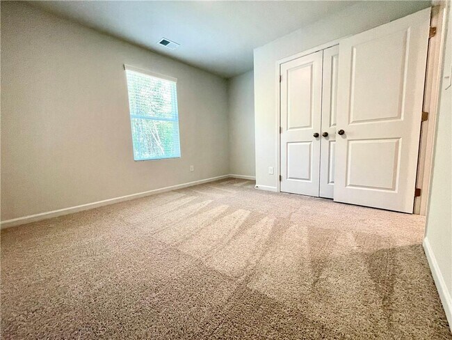 Building Photo - 667 Summerwood Ln