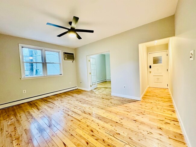 Building Photo - 11 W 44th St