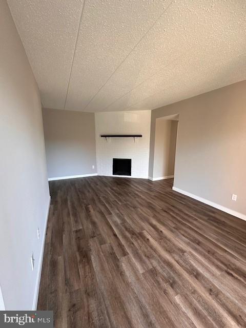 Building Photo - 1402 Valley Dr