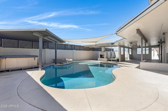 Building Photo - 1627 E Fremont Dr