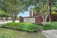 Building Photo - 1008 Colonial Dr