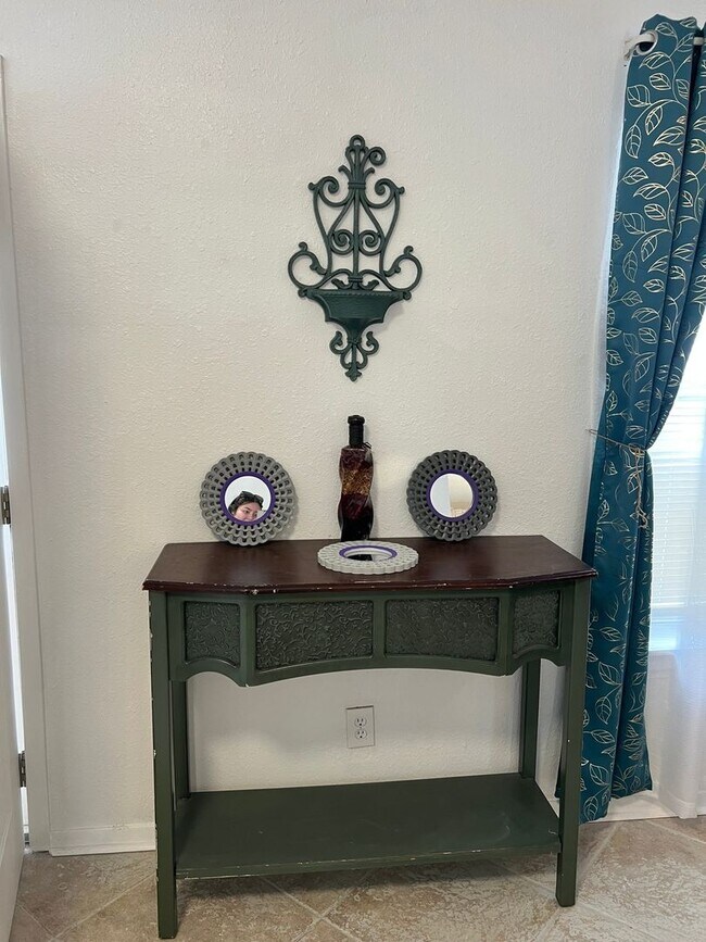 Building Photo - Charming 1BR Townhome in San Antonio