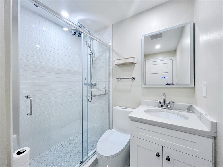 Building Photo - 173 Pleasant St