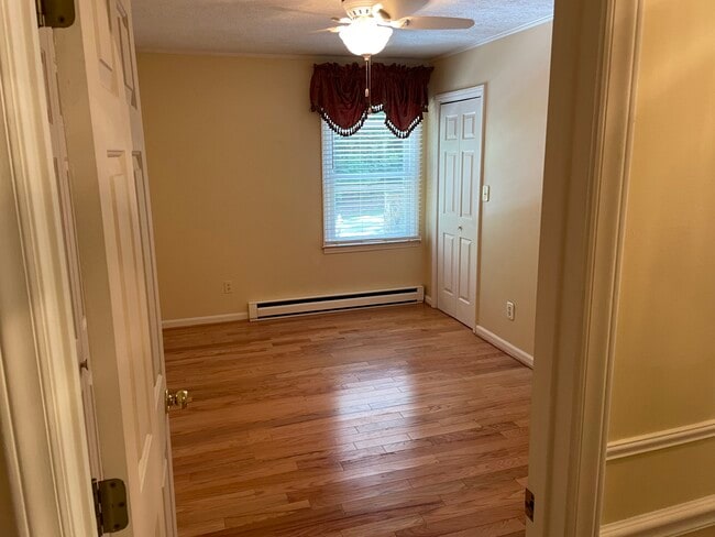 Building Photo - 283 Tanglewood Dr