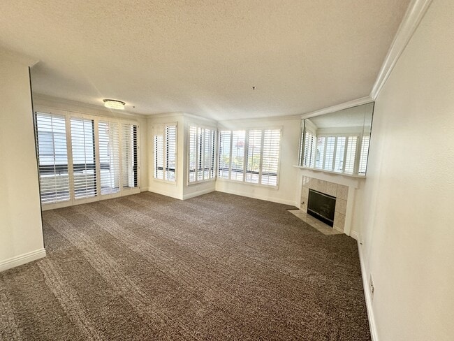 Building Photo - 5865 Friars Rd