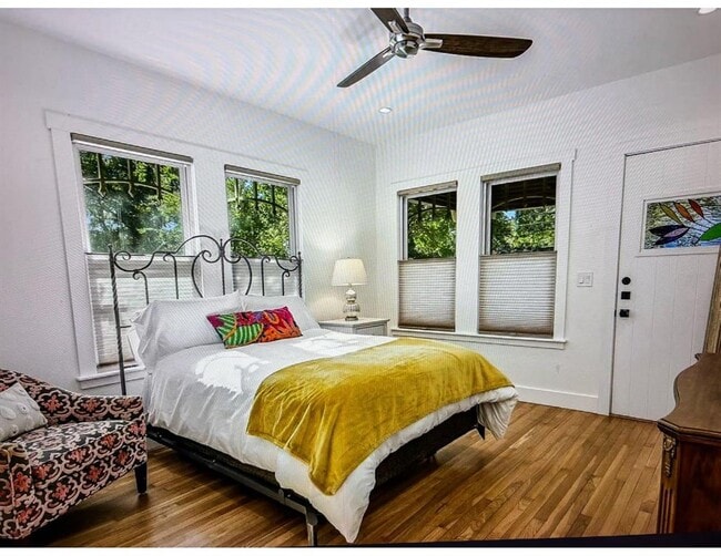 Building Photo - 106 E 35th St