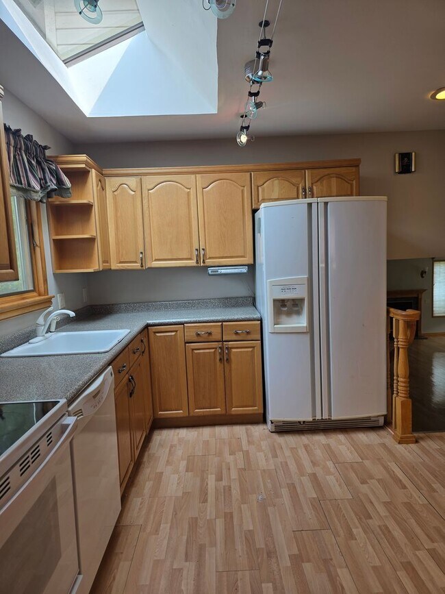 Building Photo - 812 Leeds Ln