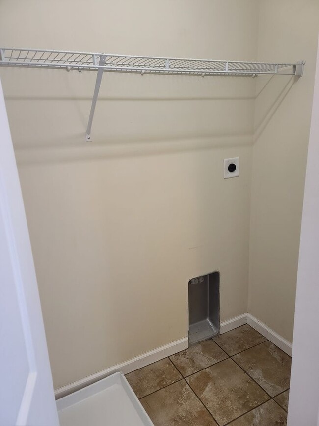 Building Photo - 3 Bedroom 2 1/2 bath ** End Unit** Townhome for Rent in Waynesboro