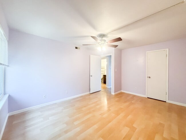 Building Photo - 2 BR/1BA | Newly Renovated Unit | | Fenced Backyard | Covered Carpot Parking