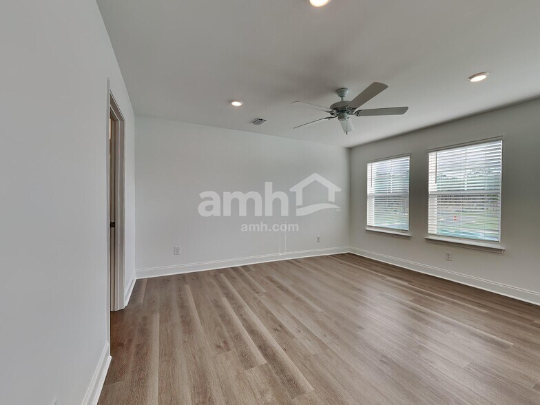 Building Photo - 106 Slice Dr