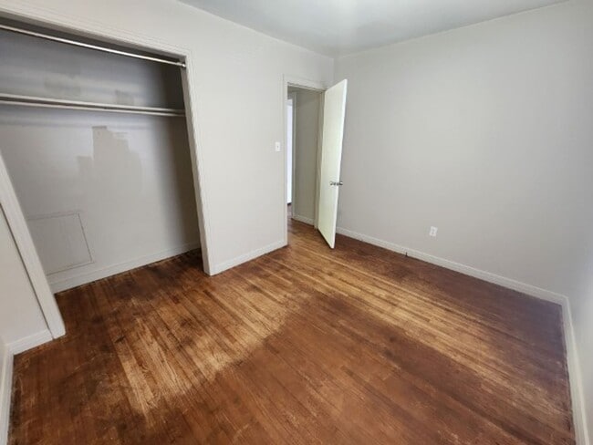 Building Photo - 104 Valley View Dr
