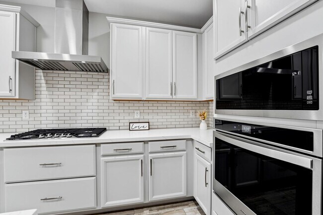 Building Photo - Luxury Kitchen + 3 Bed & Den/Office in Azure Canyon | Quartz, Gas Cooktop & More