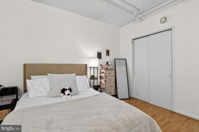 Building Photo - 1324 Locust St