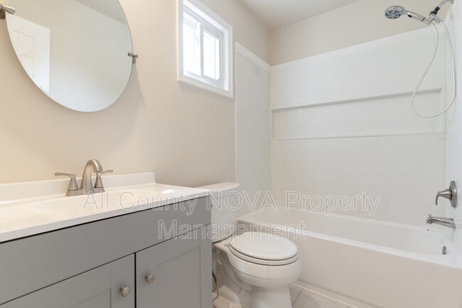 Building Photo - 7826 Fordson Rd