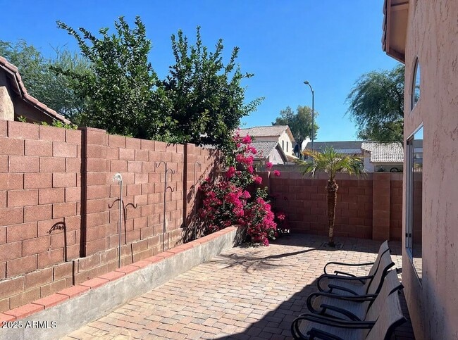 Building Photo - 2221 E Union Hills Dr