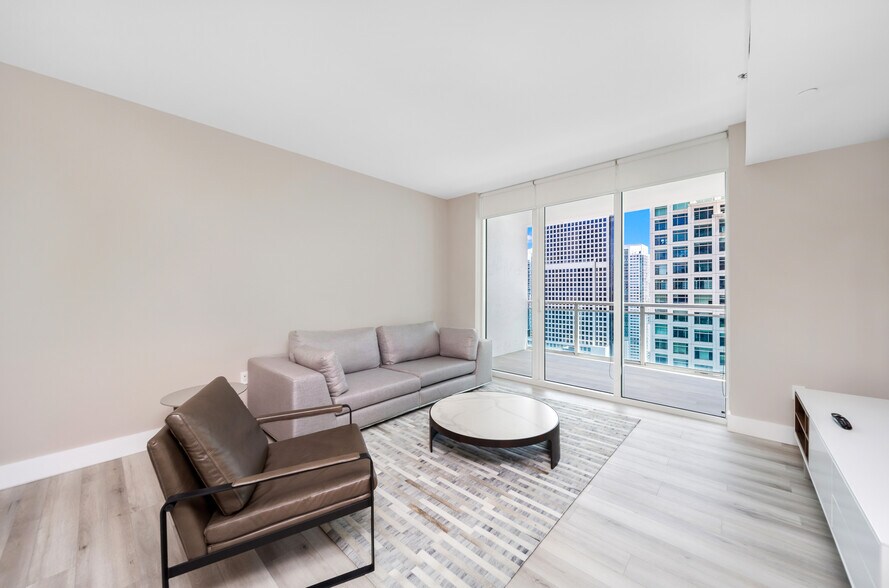 Building Photo - 951 Brickell Ave