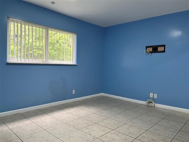 Building Photo - 2930 NW 55th Ave
