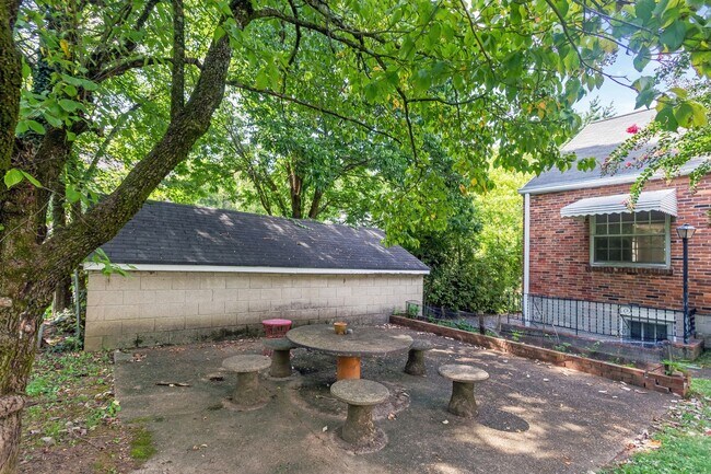 Building Photo - 915 Winston Pl