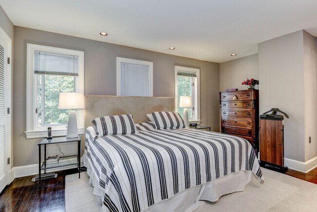 Building Photo - Beautiful Home in the Coveted Gated Commun...