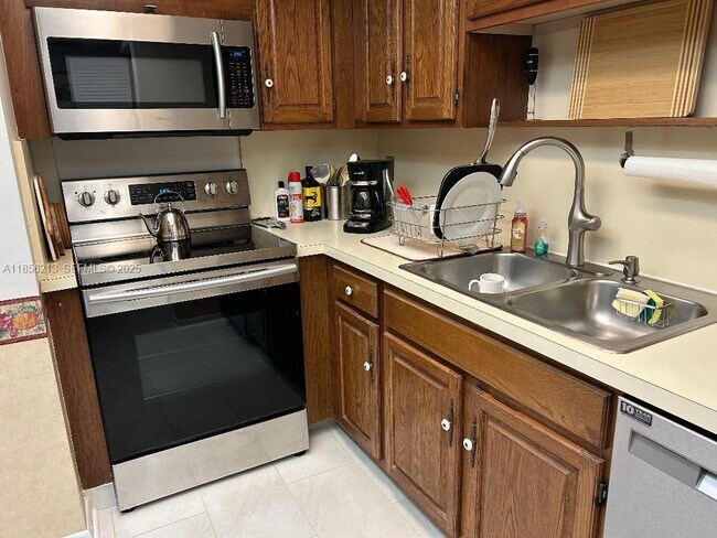 Building Photo - 1800 S Ocean Blvd