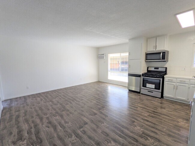 Interior Photo - 6566 Fountain Ave