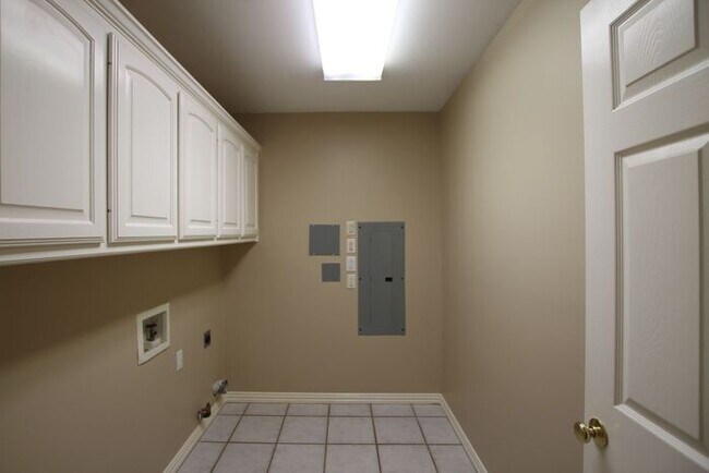 Building Photo - Beautiful 3 Bedroom in Tyler! Coming Soon!