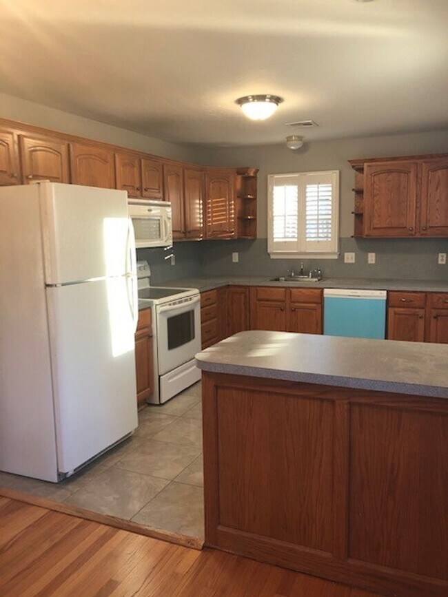 Building Photo - Adorable 3 Bed | 1 Bath + Bonus Room in Mayfair Heights - ALL Appliances Included