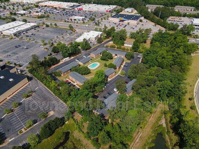 Building Photo - 5845-E Century Oaks Drive