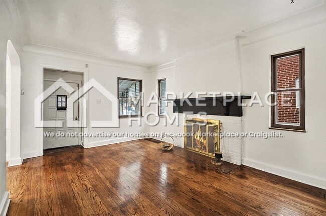 Building Photo - 15866 Mansfield St