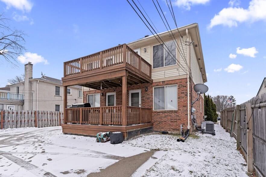 Building Photo - 512 W 12 Mile Rd