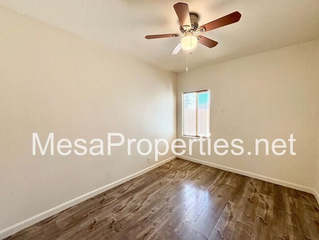 Building Photo - 820 Caliente Dr