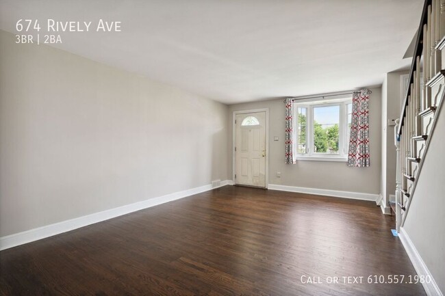 Building Photo - 674 Rively Ave