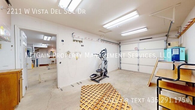 Building Photo - 2211 W Vista Del Sol Dr