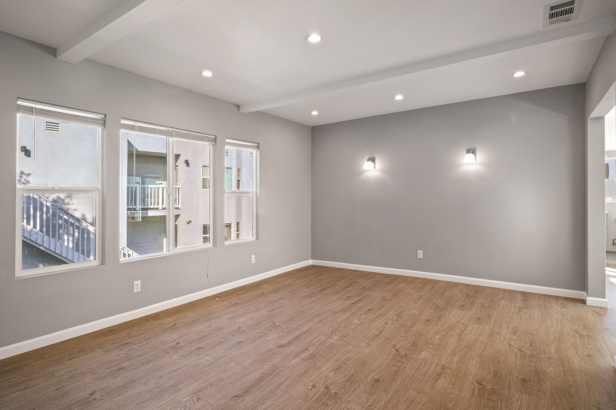 Building Photo - 1238 S Burnside Ave