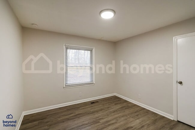 Building Photo - Updated Home with Fenced Yard + Bonus Room - Ready for Move-In Day!