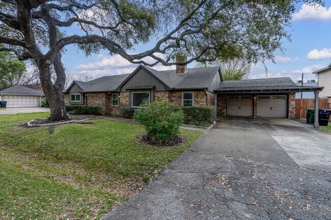 Building Photo - 9127 Highcrest Dr